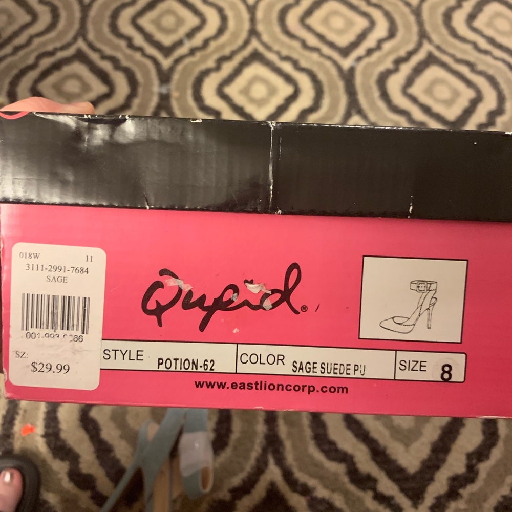Heels - Picture 4 of 4